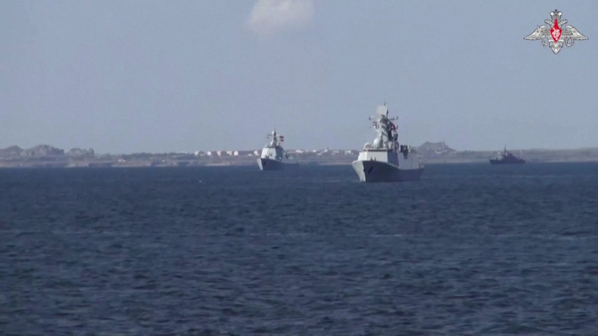 Rusko pořádá společně s Čínou a Íránem mohutné námořní cvičení